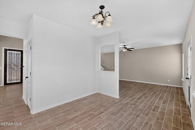Building Photo - 14613 Sunny Land Ave