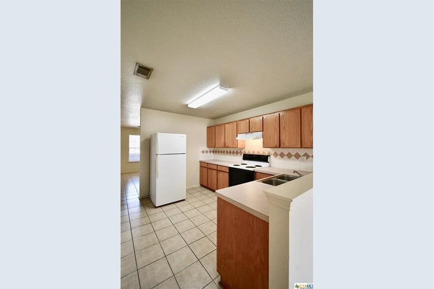 Building Photo - 3400 Hereford LN