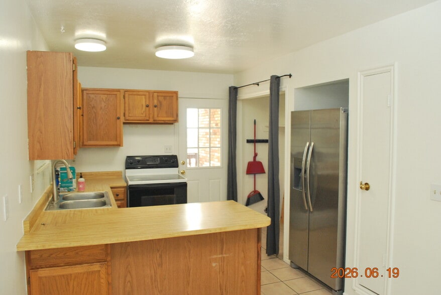 Building Photo - 2954 S 625 W