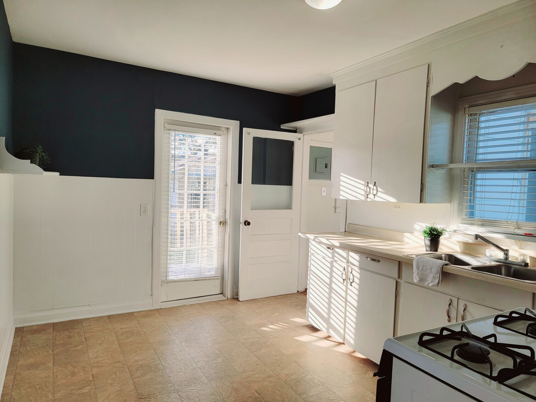 Kitchen - 813 28th St