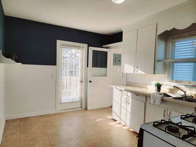 Kitchen - 813 28th St