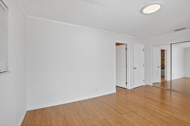 Building Photo - 5514 SW 44th Terrace