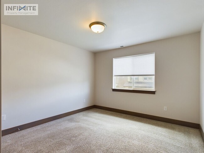 Building Photo - 3 Bedroom with Fenced Yard