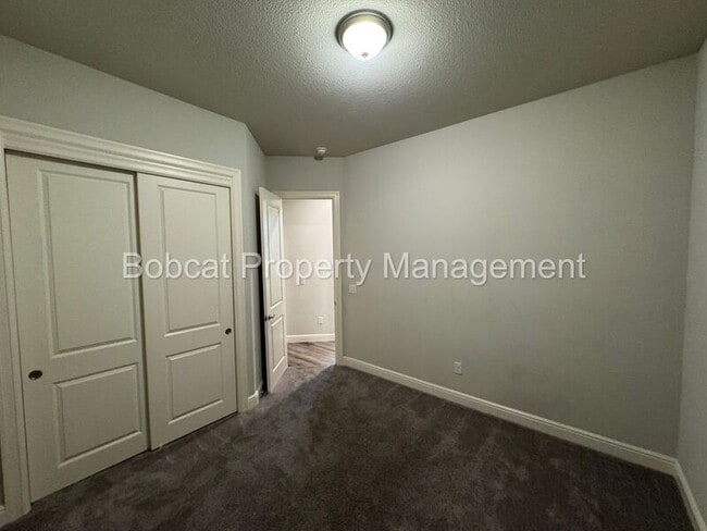 Building Photo - 925 Cranfield Ct