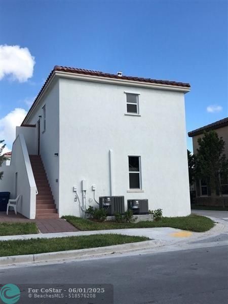 Building Photo - 16954 SW 90th St