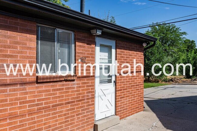 Building Photo - 410 Welby Ave S