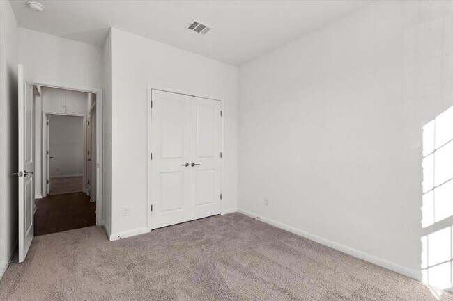 Building Photo - 133 Grn Knl Ln