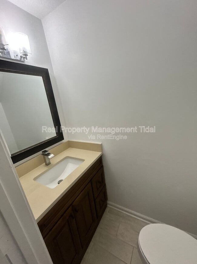 Building Photo - 128 Loch Cir