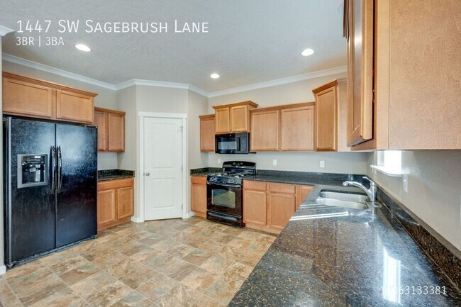 Building Photo - 1447 SW Sagebrush Ln