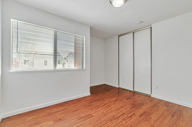 Building Photo - 2BR 1.5BA Condo For Rent – Prime Central F...