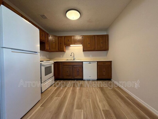Building Photo - 922 A