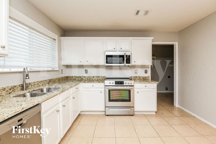 Building Photo - 4825 Leaf Hollow Dr