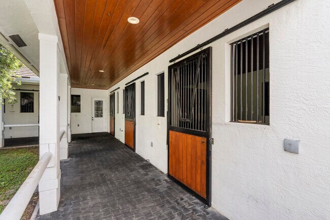 Building Photo - 14492 Equestrian Way