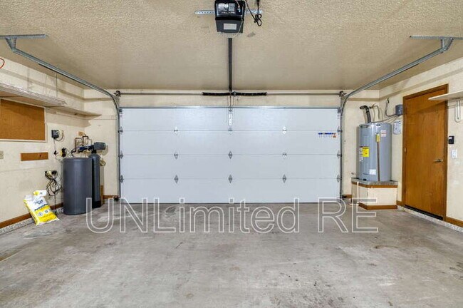 Building Photo - 2512 Cisco Dr S