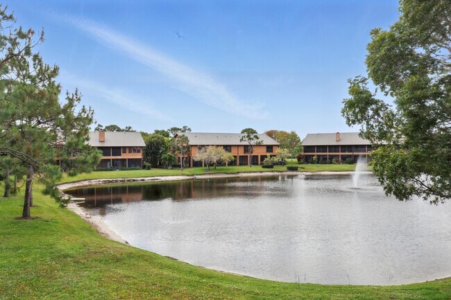 Building Photo - 122 SE Crestwood Cir