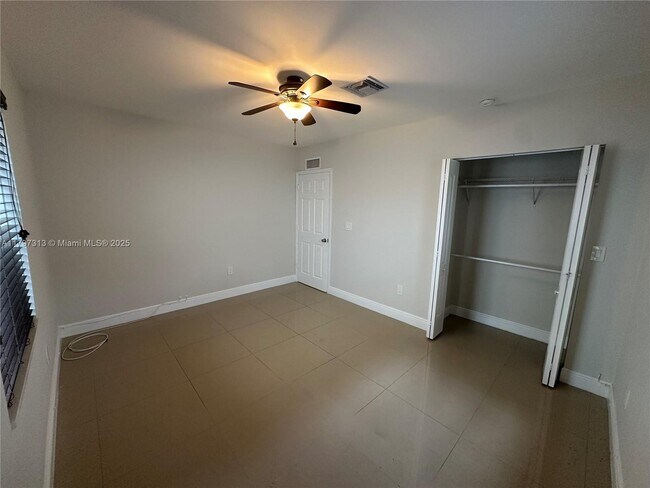 Building Photo - 2155 Biarritz Dr