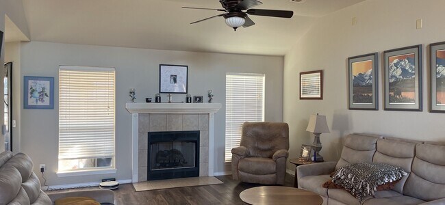 Building Photo - Great location!  3 Bedroom 2 bath