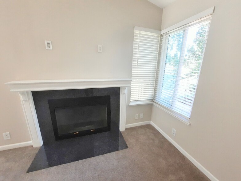 Building Photo - 3833 Crow Canyon Rd