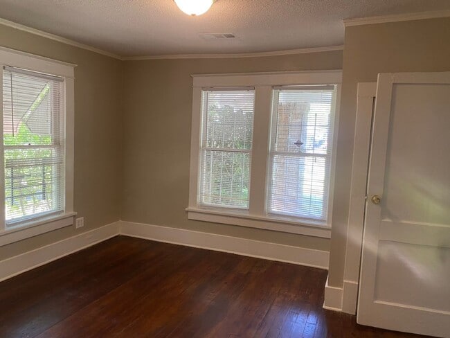 Building Photo - Spacious 3BR/2BA - Move-In Ready!
