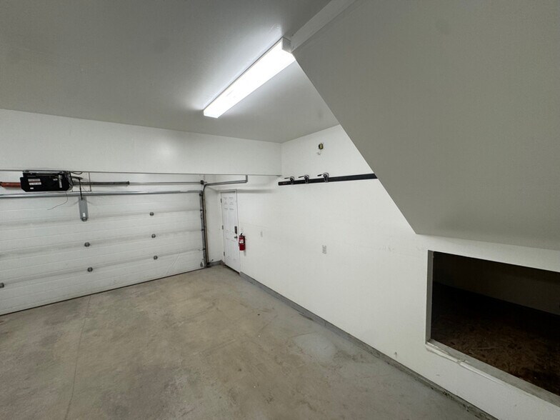 Building Photo - 1840 N Monte Vista Dr