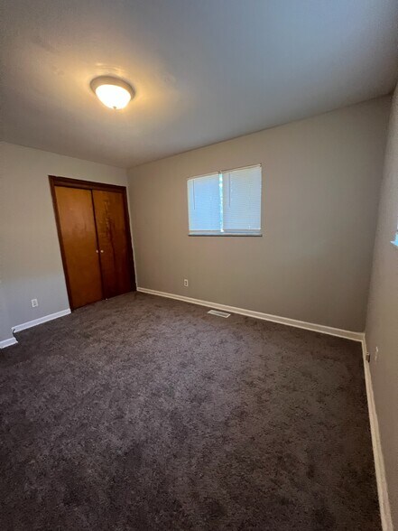 Bedroom - 1033 Windsor Rd