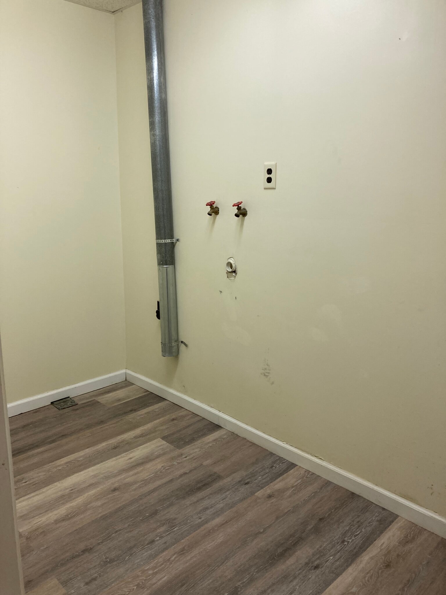 Building Photo - 6 Coolview Ln