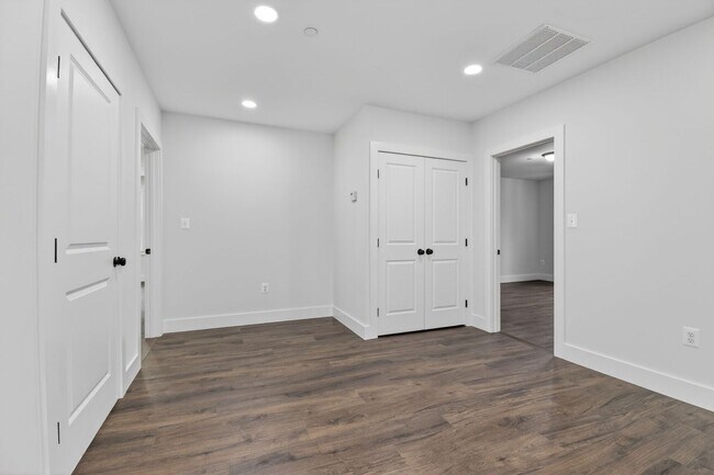 Building Photo - Spacious New Build in Quiet Silver Spring - Available Now