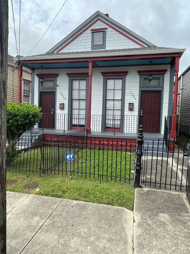 Building Photo - Spacious 1BD/1BA Shotgun 2 Blocks of Esplanade Ave