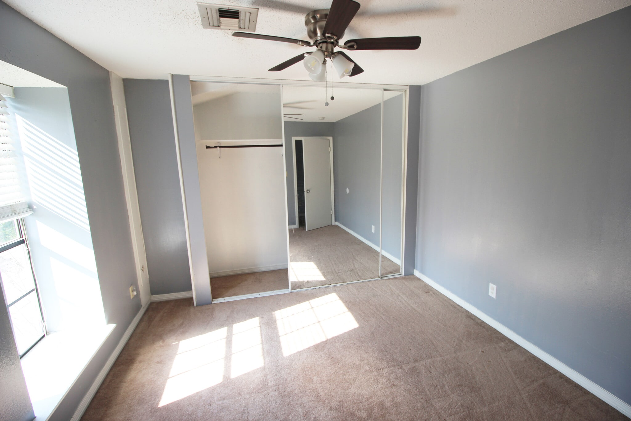 Building Photo - 300 33rd St