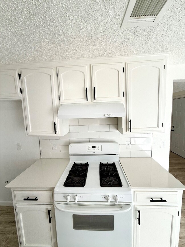 Building Photo - 8613 S Independence Ave