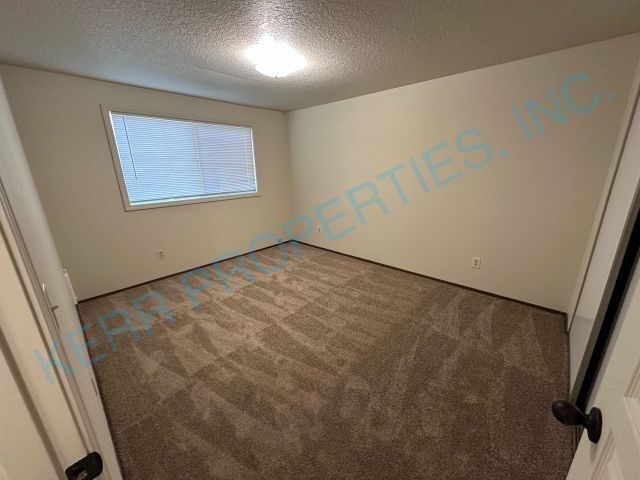 Building Photo - FREE RENT! Charming 2-Bed Haven in Portland's Heart - Your Urban Retreat Awaits!