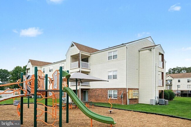 Building Photo - 102 Chesterfield Ln