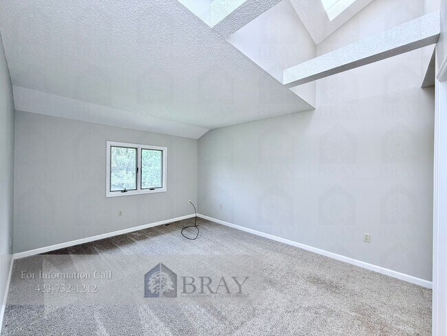 Building Photo - 411 Parkridge Dr