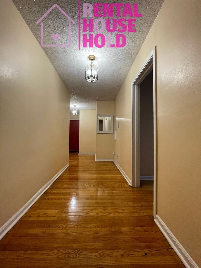 Building Photo - 2 Bedroom 1 Bath Condo