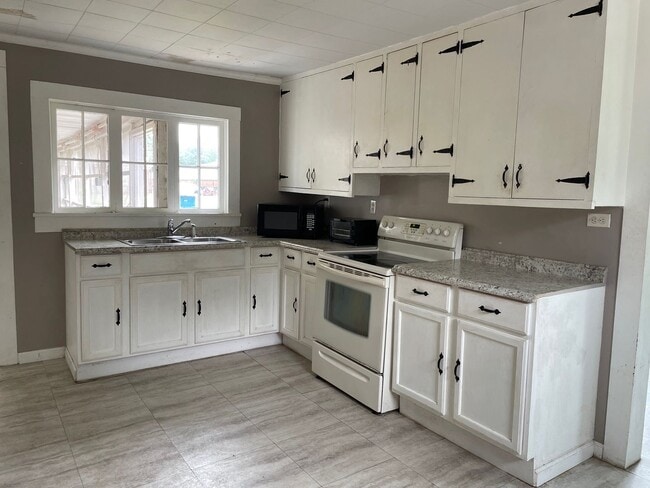 Building Photo - 2 BED, 1 BATH HOME LOCATED IN STAR