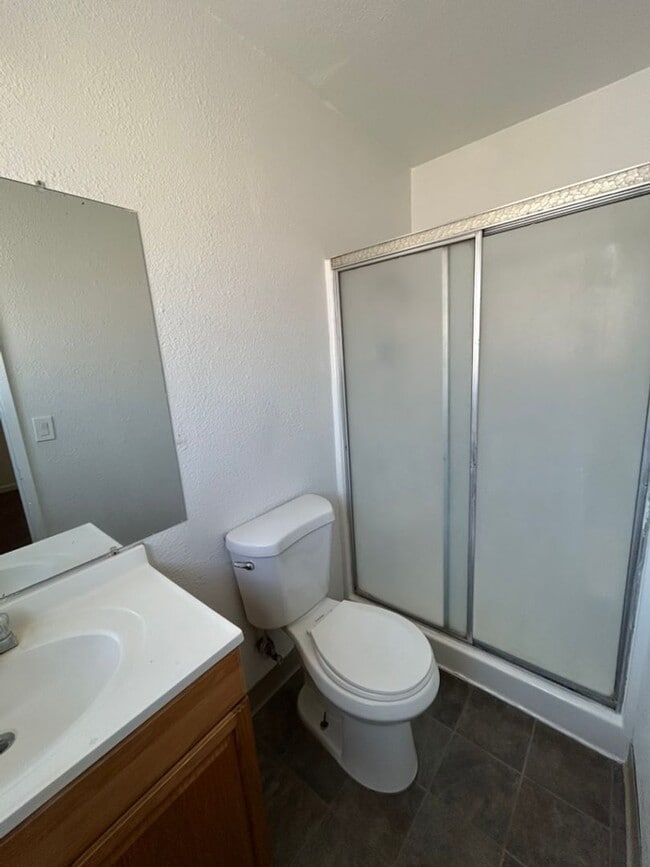 Building Photo - Affordable 3 bedroom 2 bath Apartment