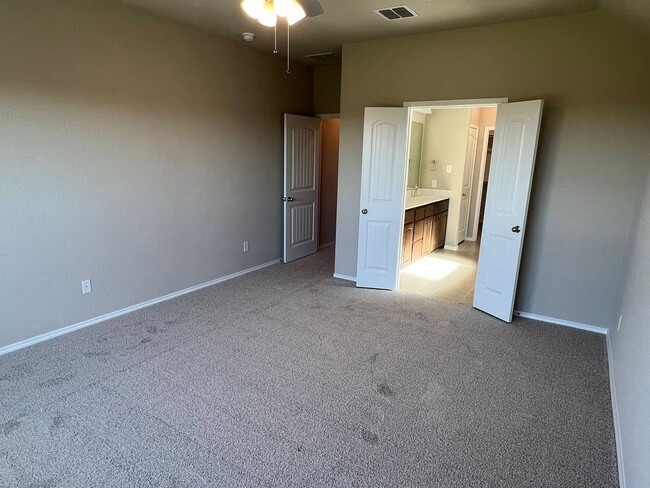 Building Photo - Gorgeous House for rent in Cleburne !!