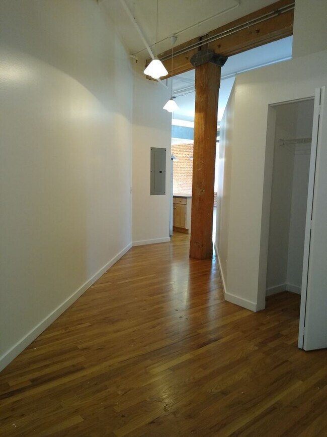 Building Photo - Loft Living At It's Finest In LODO!