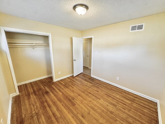 Building Photo - 5502 Santa Monica St