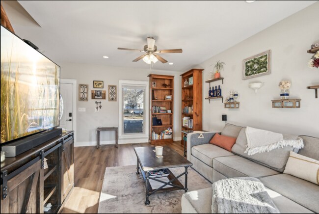 Building Photo - 4922 Lerch Dr