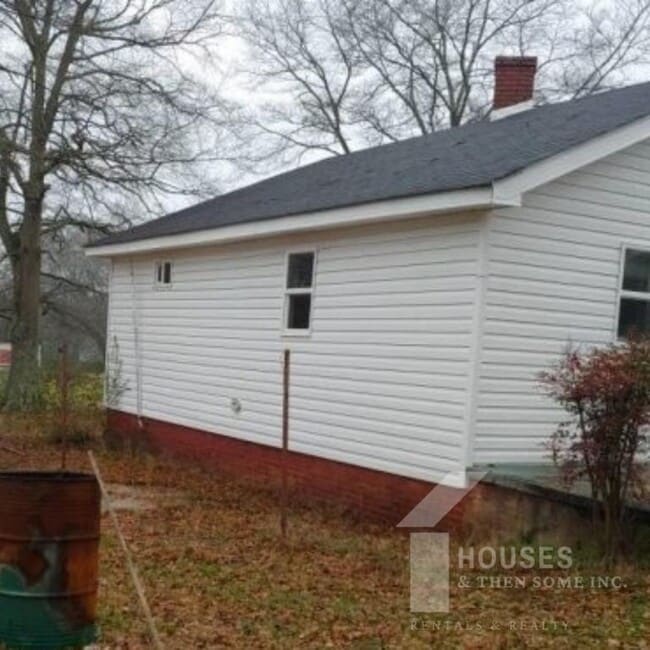 Building Photo - 120 Community Rd