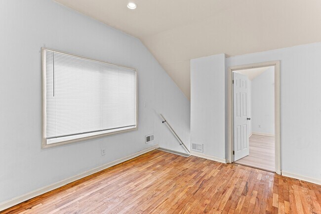Building Photo - 7645 Fisher Ave