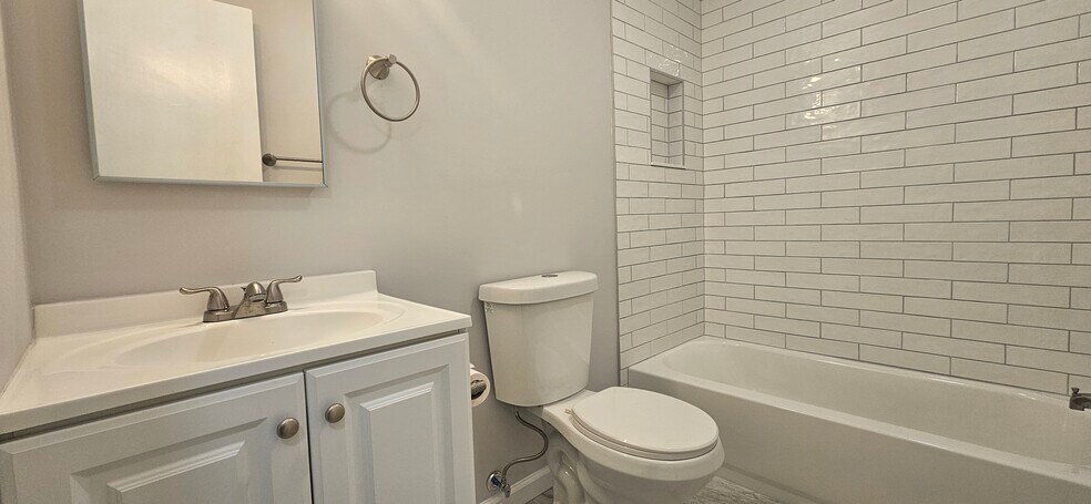 Building Photo - 665 Milford Point Rd