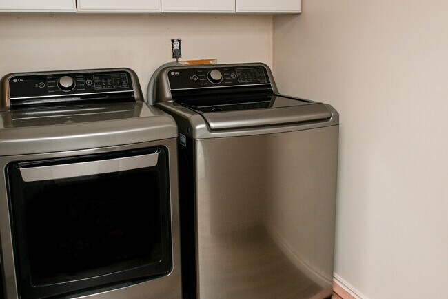 Building Photo - 788 S Hwy 66-