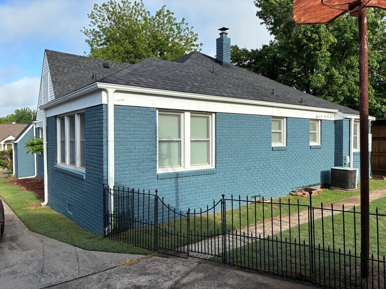 Building Photo - 1715 S College Ave