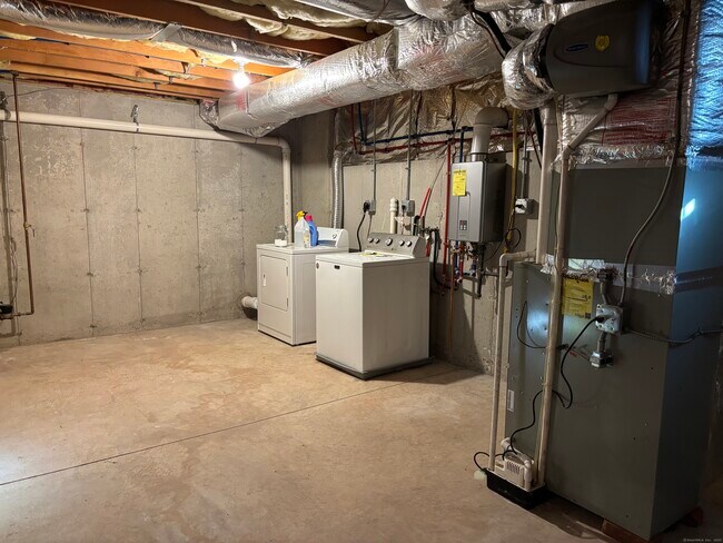 Building Photo - 589 Stafford Ave