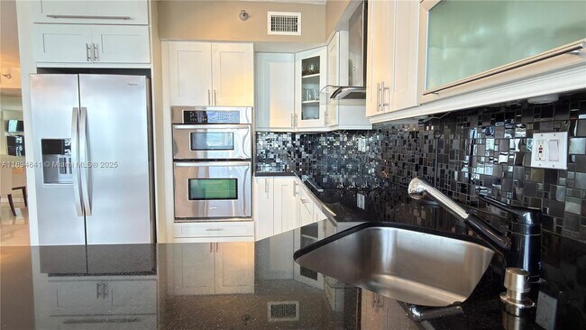 Building Photo - 3530 Mystic Pointe Dr
