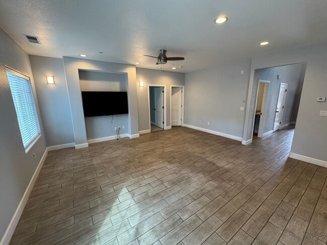 Building Photo - Oakley 4 bed, 3 bath plus flex room, Cul-d...