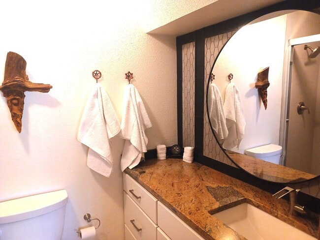 Building Photo - Light Bright 2 BDR plus Loft 3BATH SEASONAL WINTER RENTAL 2026