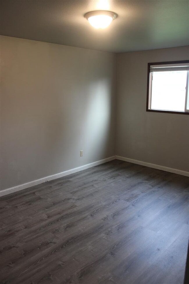 Building Photo - 2 Bedroom, 1 Bathroom Duplex!!!!